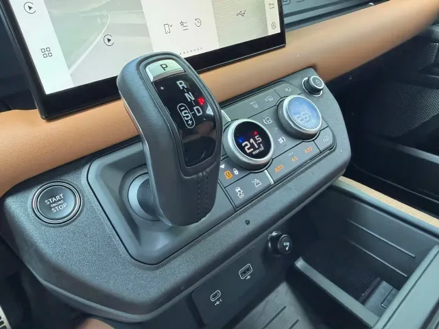 Land Rover Defender — Фото автомобиля 14