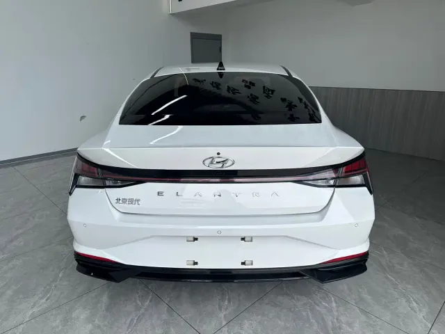 Hyundai Elantra — Фото автомобиля 5