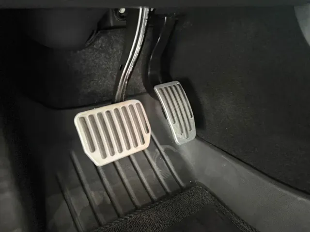 Tesla Model 3 — Фото автомобиля 14