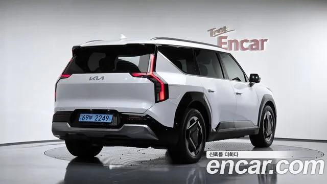 Kia EV9 — Фото автомобиля 2