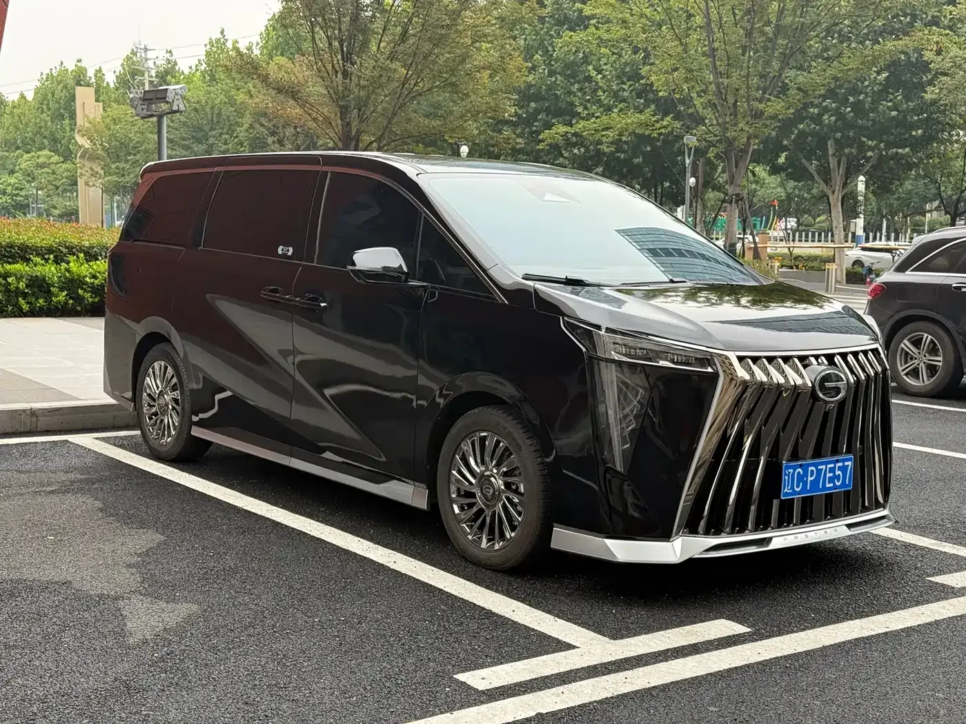 GAC Trumpchi Trumpchi M8 2026 HEV Ultimate Edition — Фото автомобиля 3