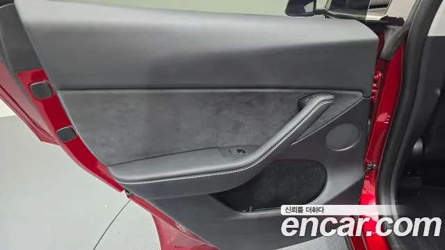 Tesla Model Y — Фото автомобиля 14