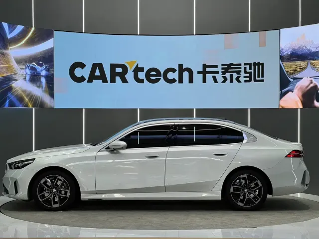 BMW 5 Series — Фото автомобиля 17