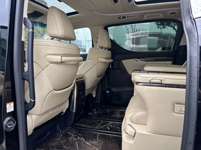 Toyota Vellfire — Фото автомобиля 18
