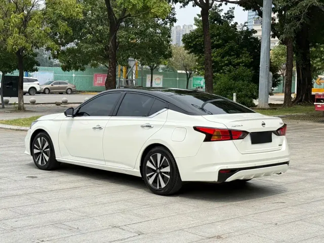 Nissan Teana — Фото автомобиля 6