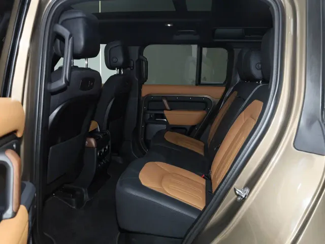Land Rover Defender — Фото автомобиля 14