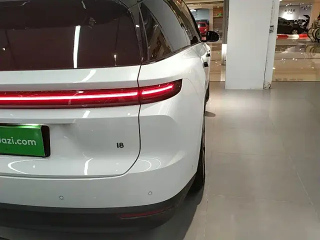 Li Auto i8 — Фото автомобиля 7