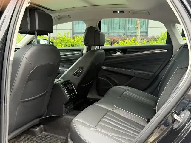 Volkswagen Passat — Фото автомобиля 5