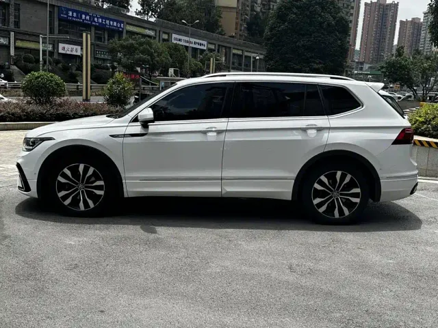 Volkswagen Tiguan L — Фото автомобиля 4