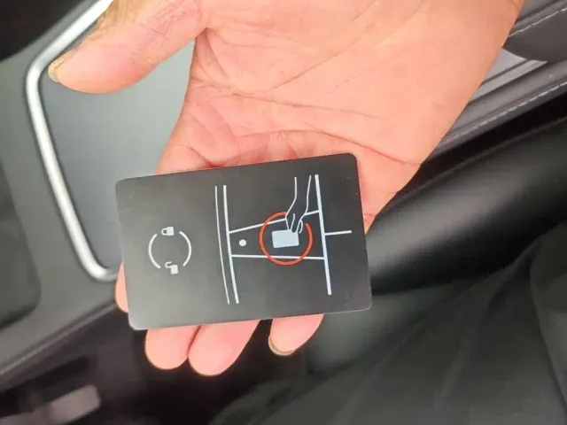 Tesla Model Y — Фото автомобиля 8