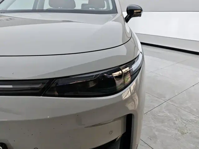 Leapmotor C10 — Фото автомобиля 5