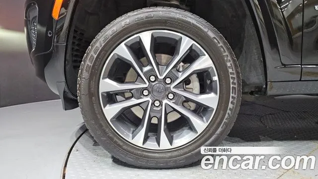 Jeep Cherokee — Фото автомобиля 5