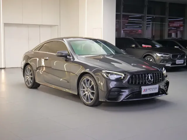 Mercedes-Benz E-Class — Фото автомобиля 2