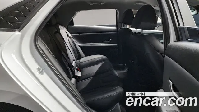Hyundai AVANTE Новый Avante (CN7) — Фото автомобиля 12