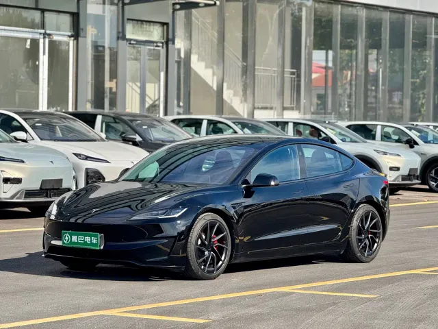 Фотография автомобиля — Tesla Model 3