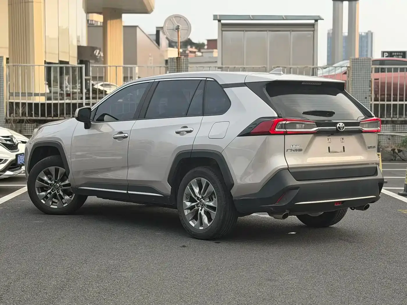 Toyota Wildlander 2022 2.0L CVT FWD Luxury PLUS Edition — Фото автомобиля 4