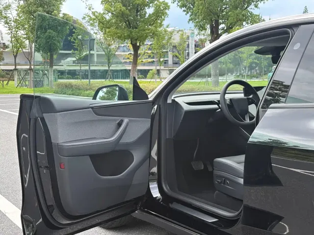 Tesla Model Y — Фото автомобиля 7
