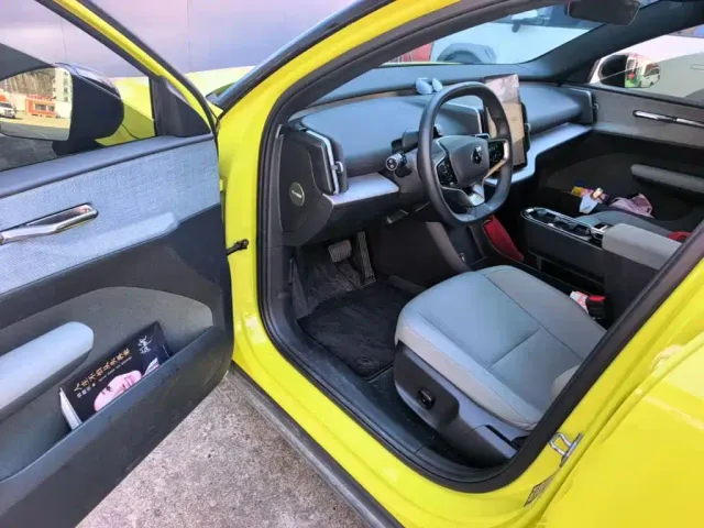 Volvo EX30 — Фото автомобиля 15