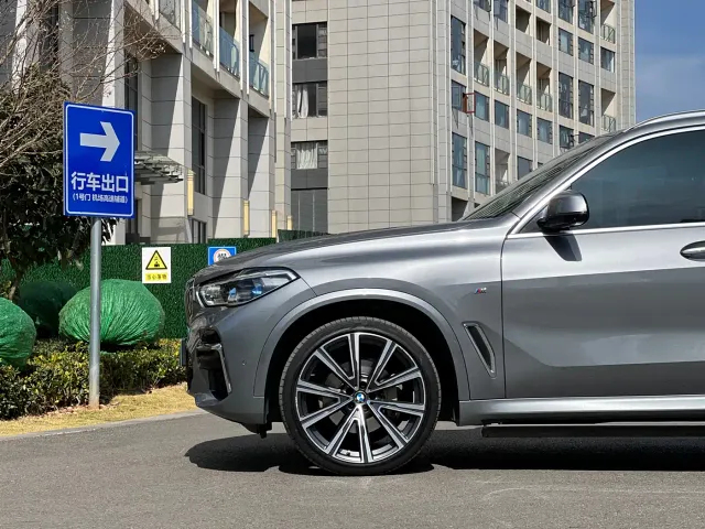 BMW X5 — Фото автомобиля 9