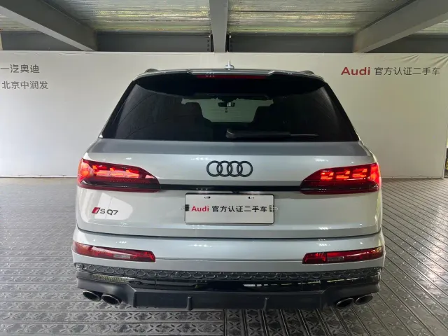 Audi SQ7 — Фото автомобиля 4