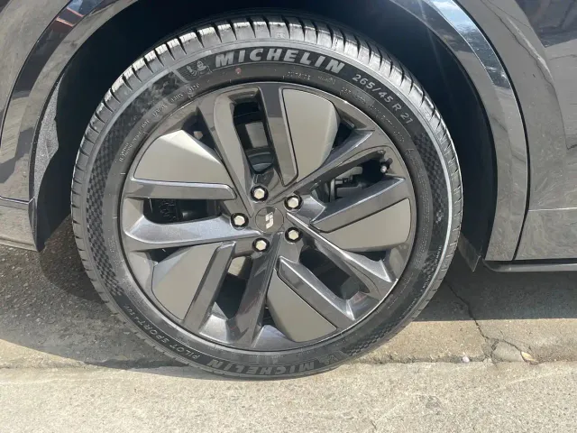 Li Auto L9 — Фото автомобиля 14