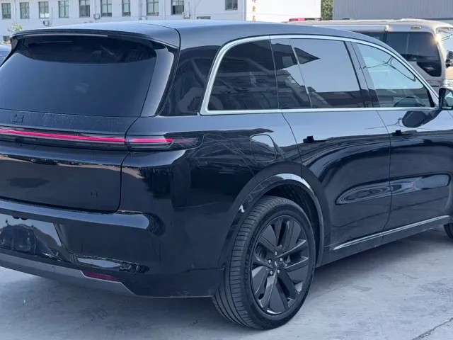 Li Auto L8 — Фото автомобиля 7