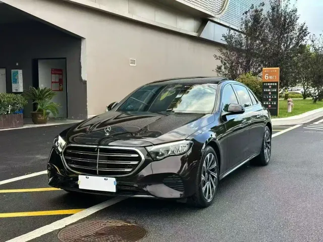 Фотография автомобиля — Mercedes-Benz E-Class