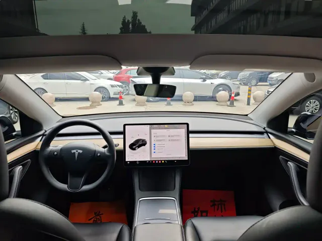Tesla Model Y — Фото автомобиля 8