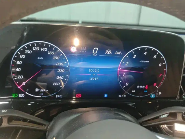 Mercedes-Benz E-Class — Фото автомобиля 4