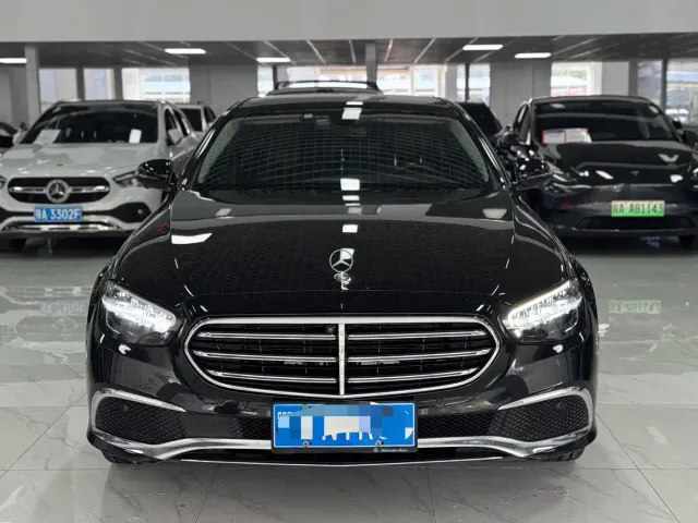 Mercedes-Benz E-Class — Фото автомобиля 2