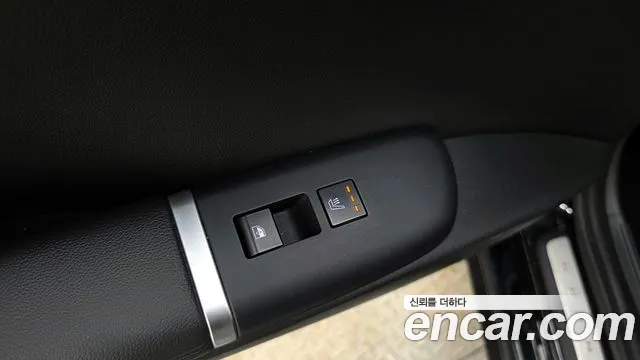 Hyundai Grandeur Grandeur (GN7) 2.5 Бензин 2WD — Фото автомобиля 16