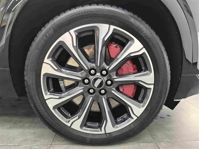 Cadillac XT5 — Фото автомобиля 17