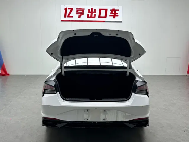 Hyundai Elantra — Фото автомобиля 22