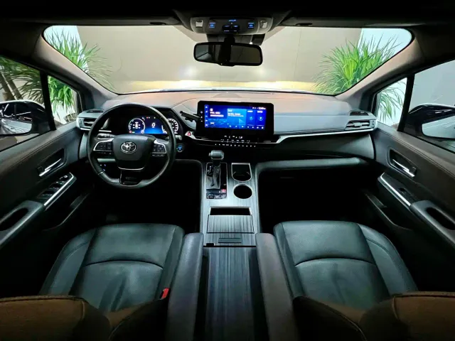 Toyota Sienna — Фото автомобиля 5