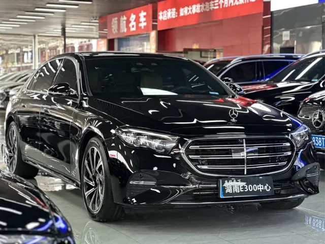 Mercedes-Benz E-Class — Фото автомобиля 3
