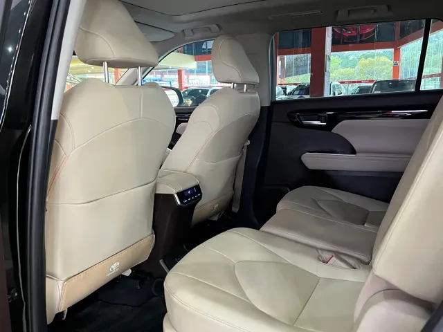 Toyota Highlander — Фото автомобиля 13