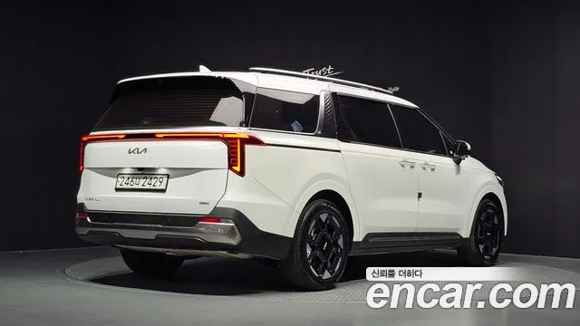 Kia Carnival Generation 4 — Фото автомобиля 2