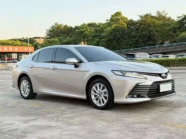 Toyota Camry — Фото автомобиля 2