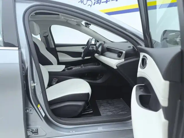 BYD Seal 05 DM-i — Фото автомобиля 8