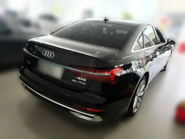 Audi A6L — Фото автомобиля 9