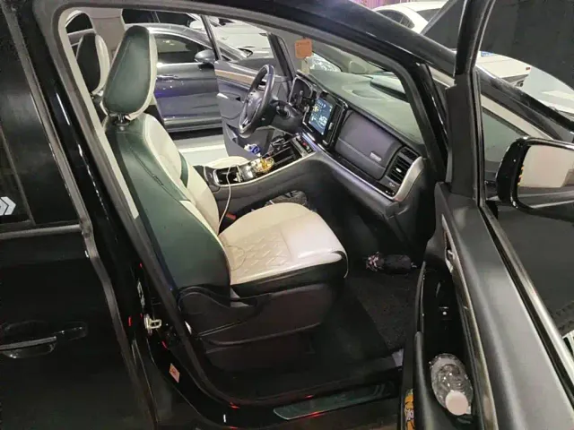 GAC Trumpchi M8 — Фото автомобиля 10