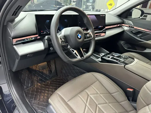 BMW 5 Series — Фото автомобиля 12