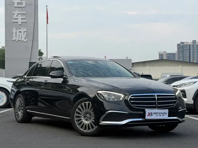 Mercedes-Benz E-Class — Фото автомобиля 3
