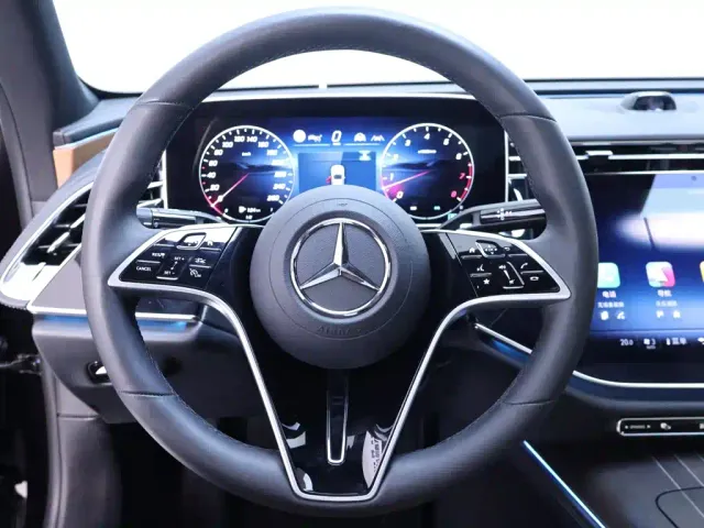 Mercedes-Benz E-Class — Фото автомобиля 17