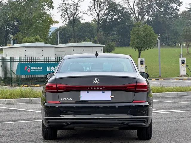 Volkswagen Passat — Фото автомобиля 17