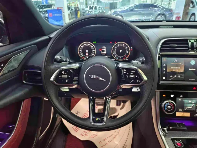 Jaguar XEL — Фото автомобиля 8