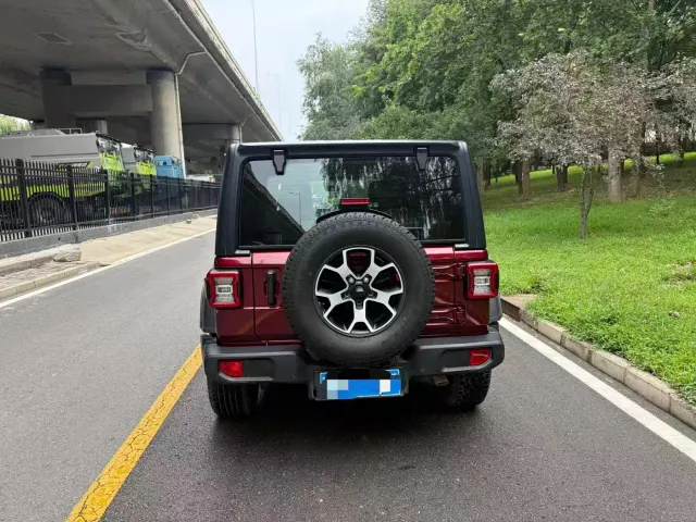 Jeep Wrangler — Фото автомобиля 5