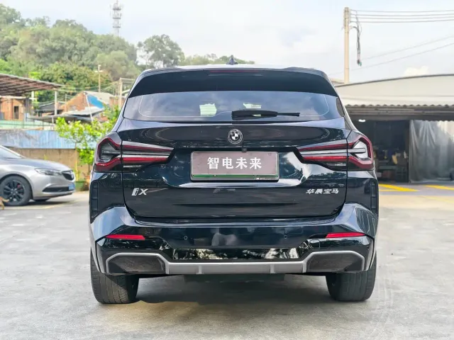 BMW iX3 — Фото автомобиля 5