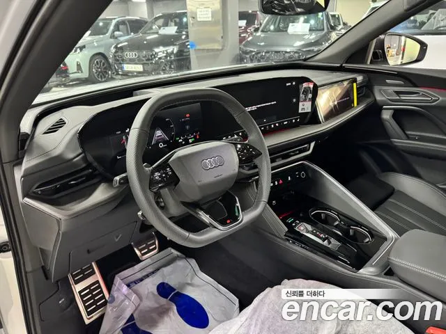 Audi Q5 45 TFSI quattro Sportback S Line Black Edition — Фото автомобиля 4