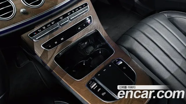 Mercedes-Benz E-Class — Фото автомобиля 17